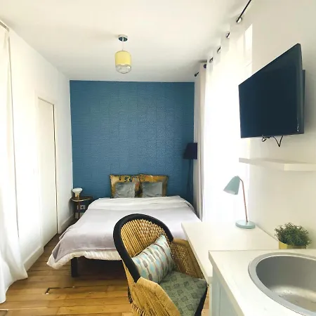 Architect Near Montmartre パリ