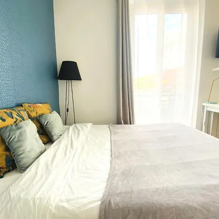 Architect Near Montmartre パリ