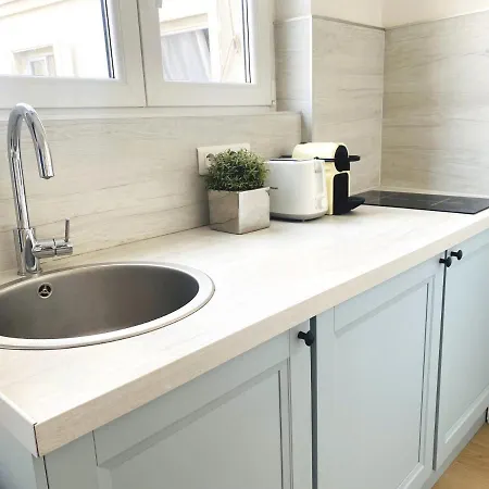 Architect Near Montmartre パリ